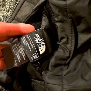 The North Face Reversible size (5) Moss Bud Puffer Jacket